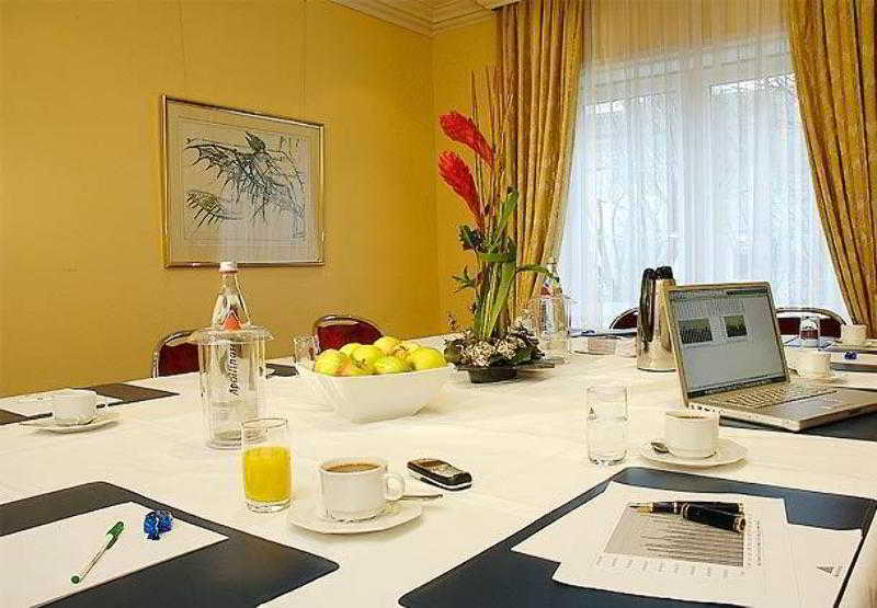 Courtyard By Marriott Hamburg Airport Hotel Business photo