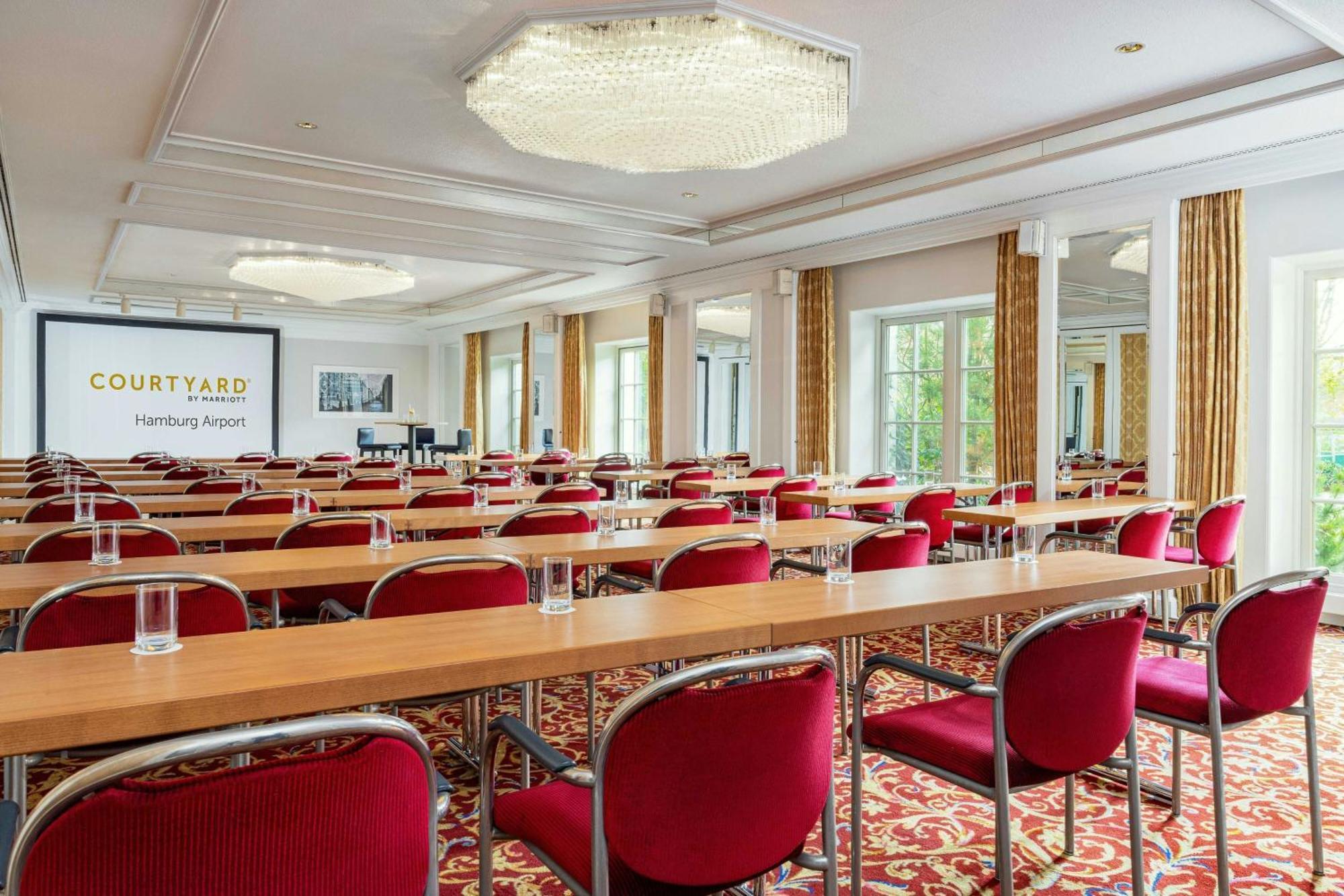 Courtyard By Marriott Hamburg Airport Hotel Exterior photo