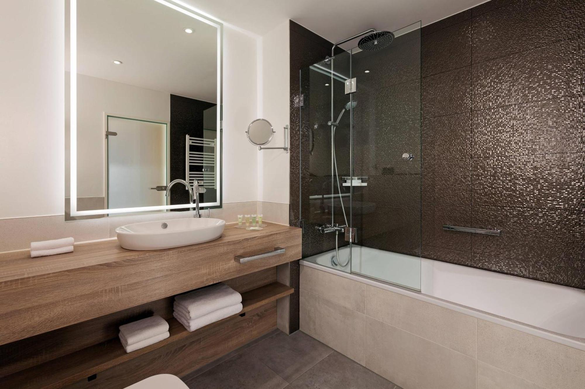 Courtyard By Marriott Hamburg Airport Hotel Exterior photo