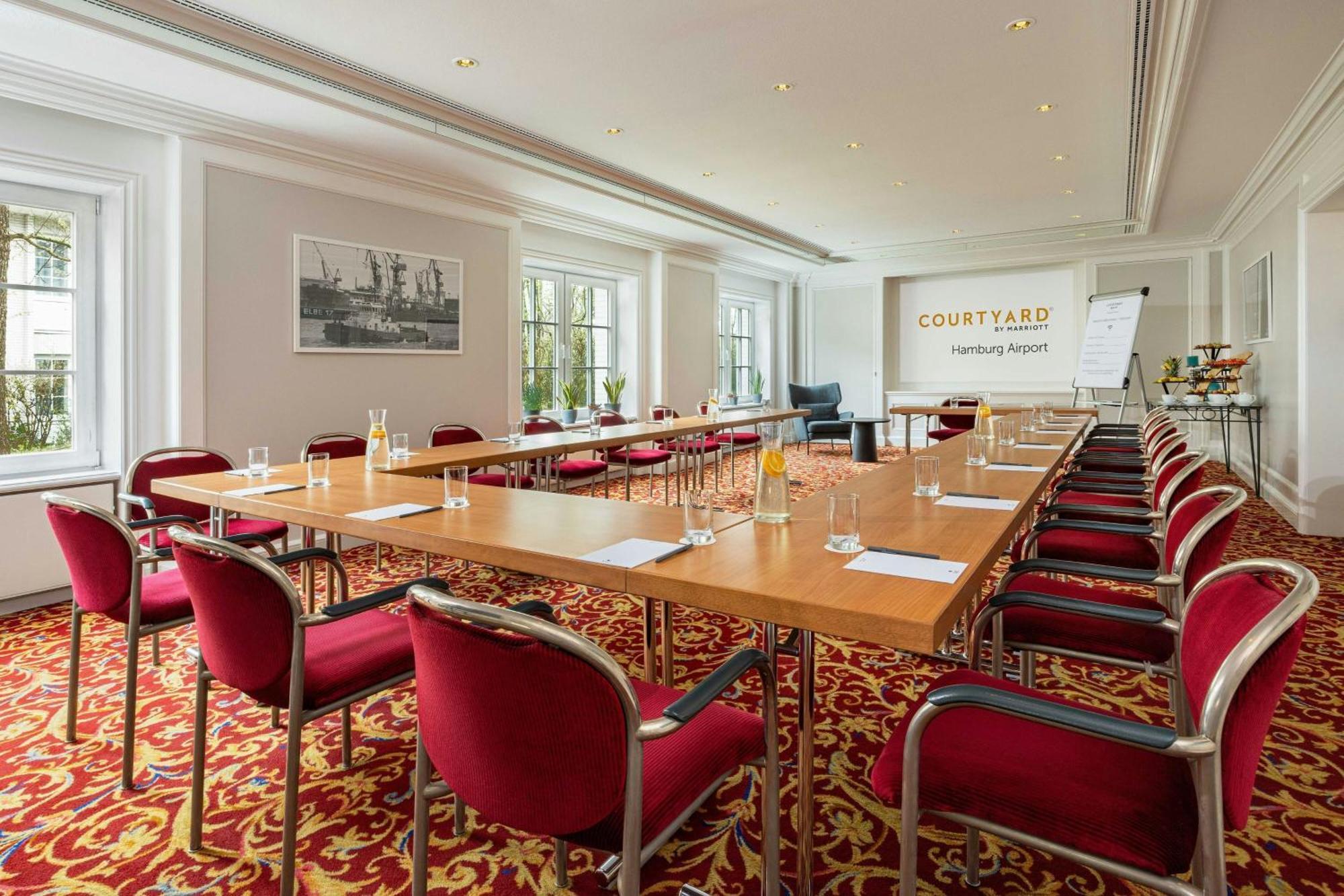 Courtyard By Marriott Hamburg Airport Hotel Exterior photo